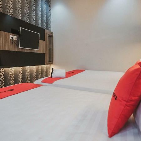 RedDoorz @ Jamin Ginting Medan Hotel Bagian luar foto