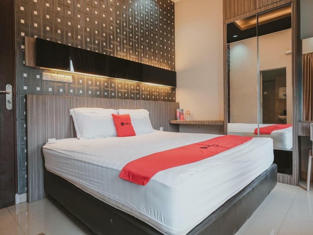 RedDoorz @ Jamin Ginting Medan Hotel Bagian luar foto
